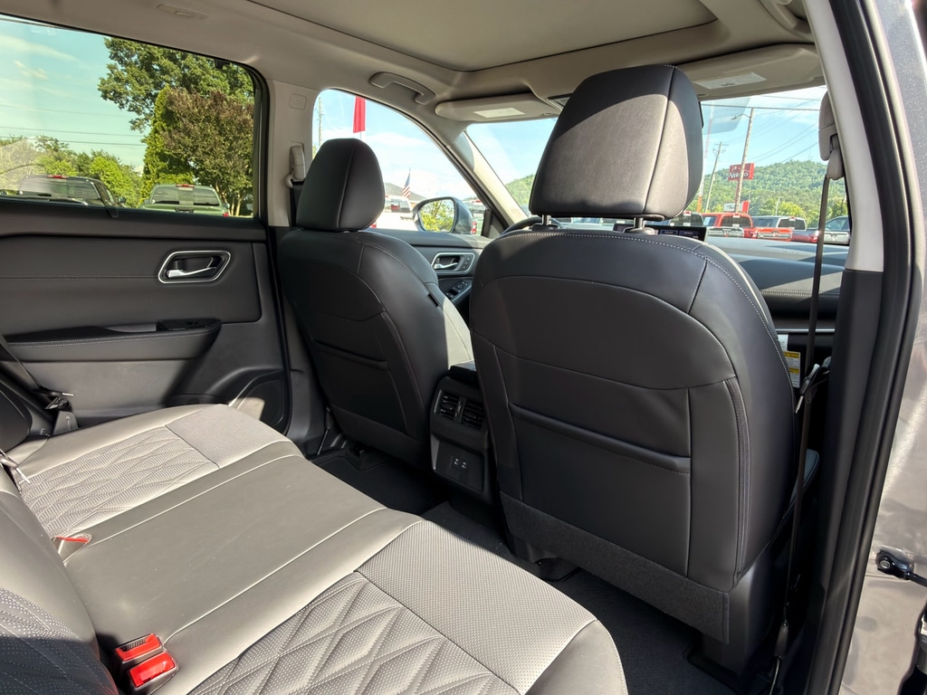 2026 Nissan Rogue Platinum - Photo 18