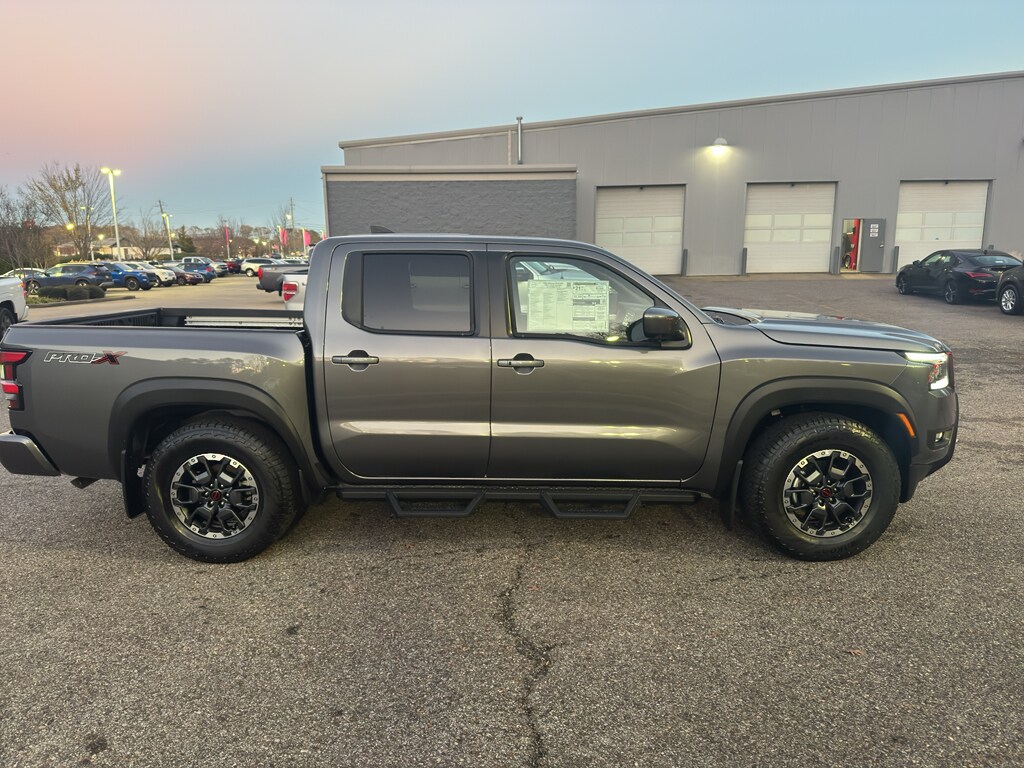 2026 Nissan Frontier PRO-X photo 3