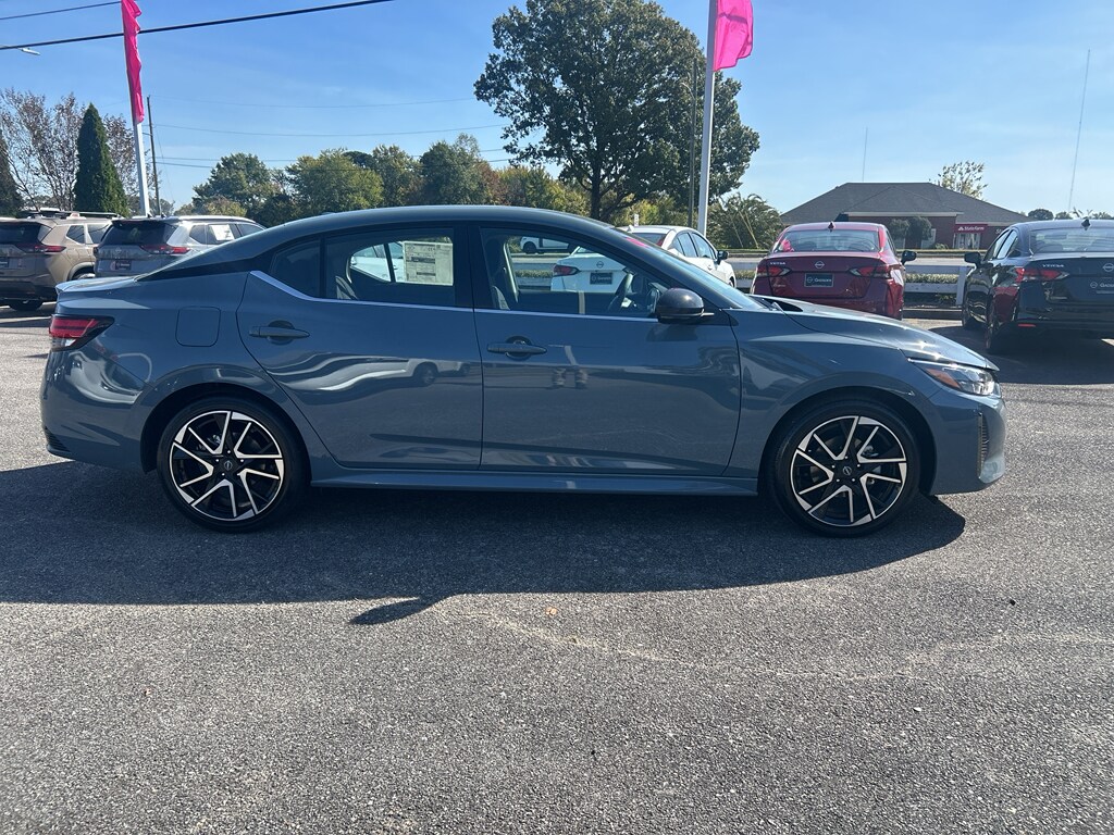 2025 Nissan Sentra SR photo 2