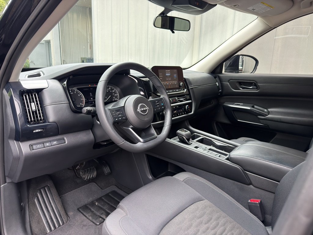 2025 Nissan Pathfinder SV - Photo 13