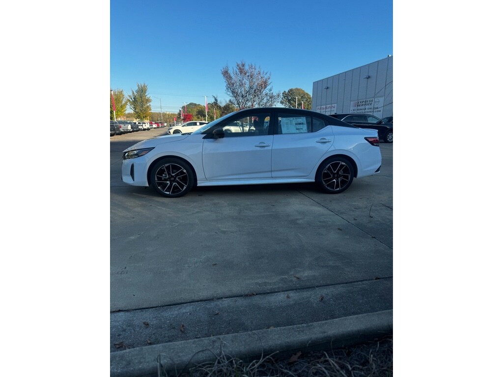 2025 Nissan Sentra SR photo 3