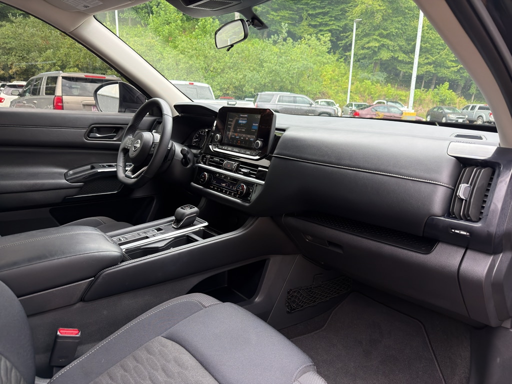 2025 Nissan Pathfinder SV - Photo 22