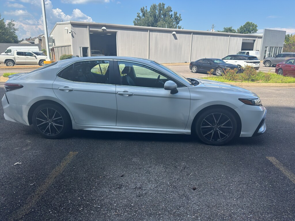 2021 Toyota Camry SE photo 4