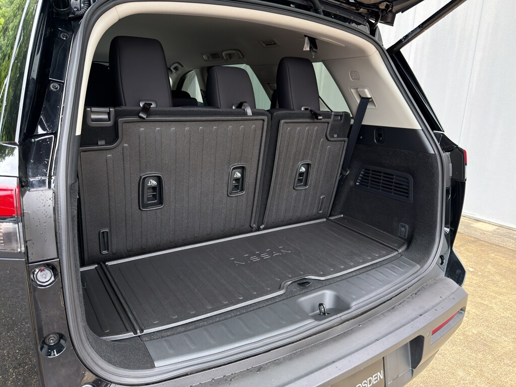 2025 Nissan Pathfinder SV - Photo 16
