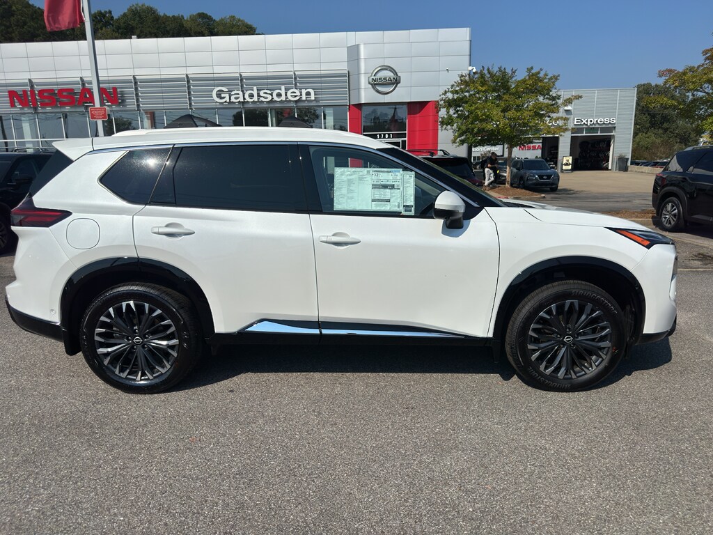 2025 Nissan Rogue Platinum photo 2