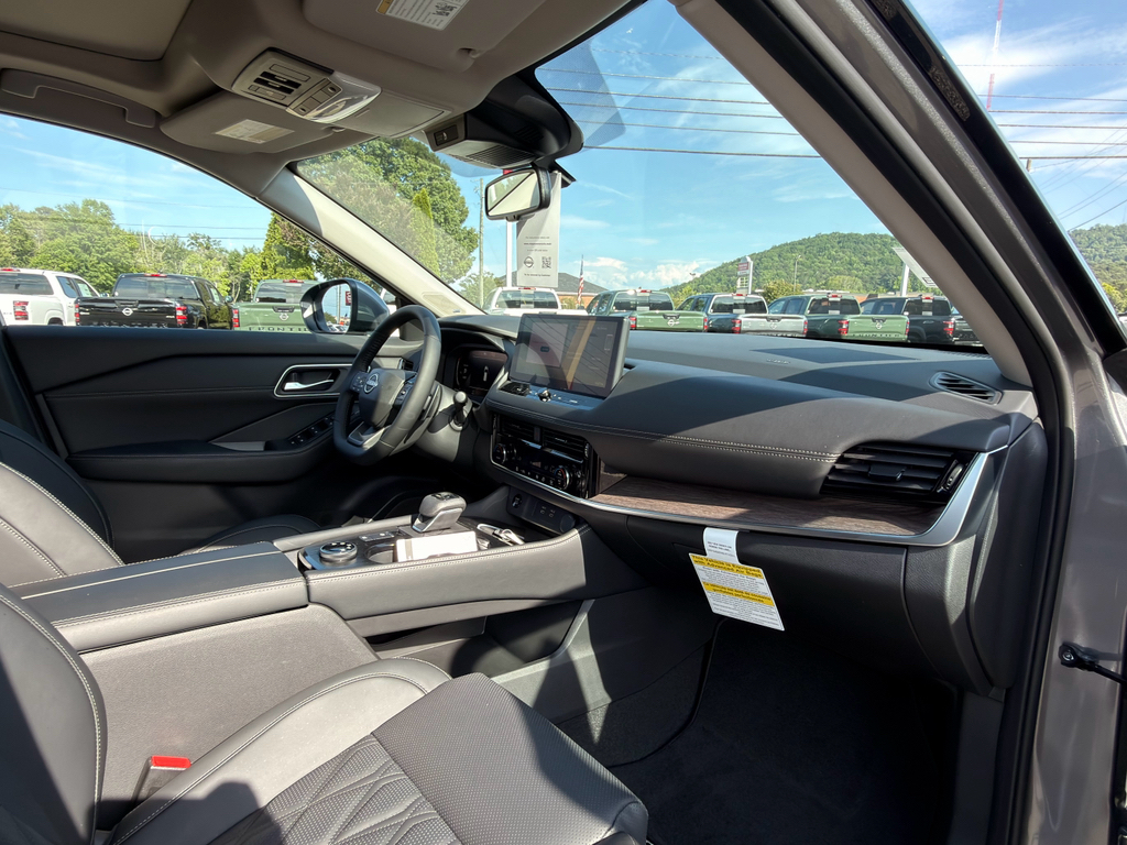 2026 Nissan Rogue Platinum - Photo 14