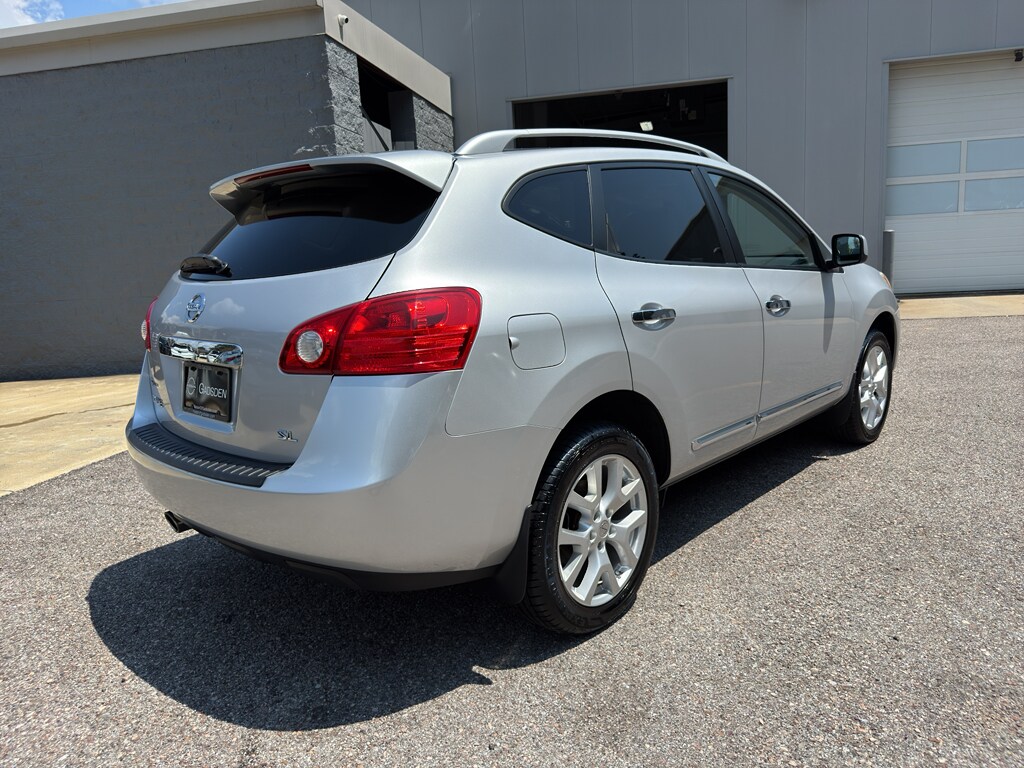 2011 Nissan Rogue SV photo 3