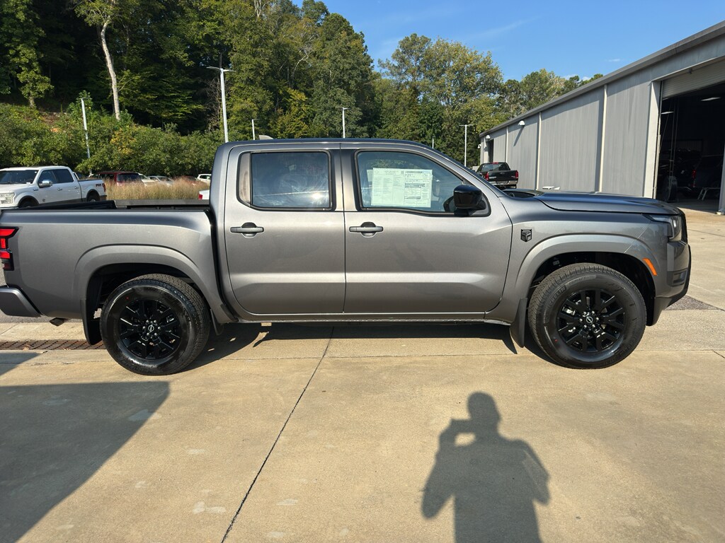 2026 Nissan Frontier SV Crew Cab photo 2