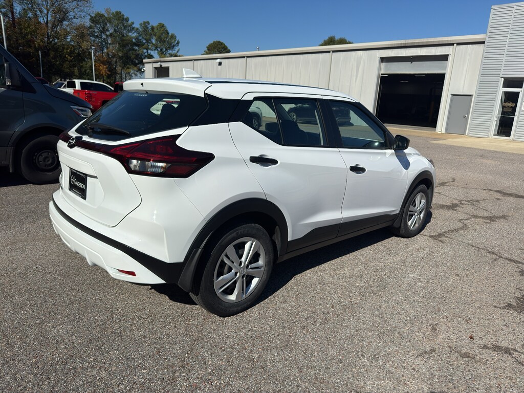 2024 Nissan Kicks S photo 4