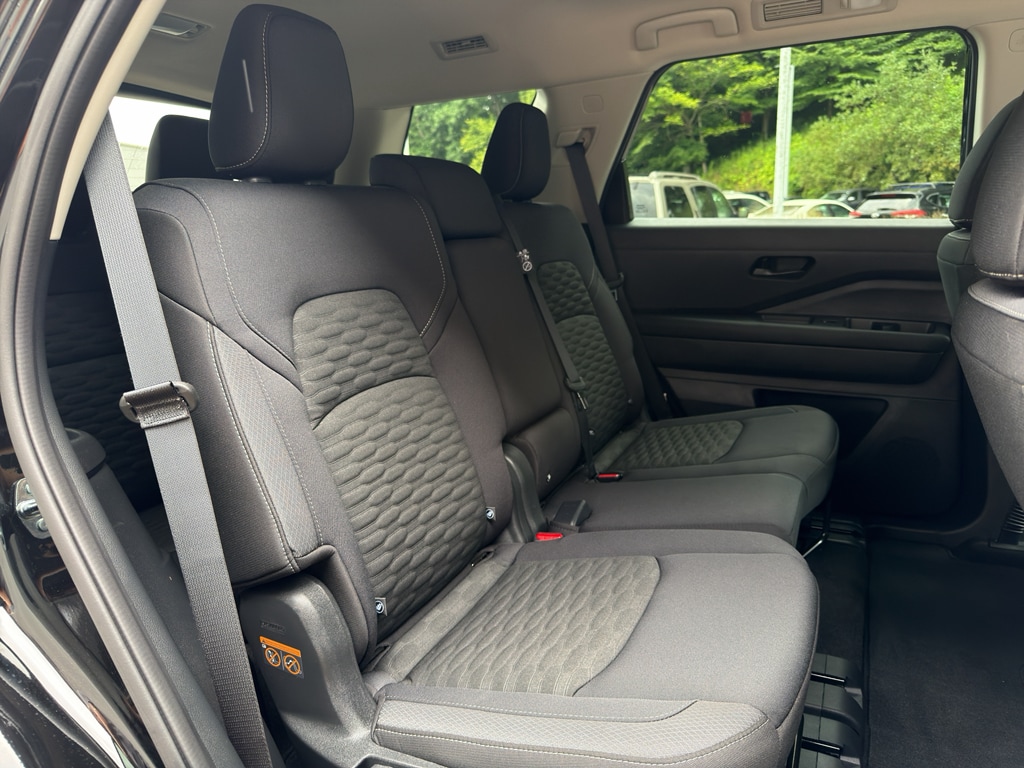 2025 Nissan Pathfinder SV - Photo 20