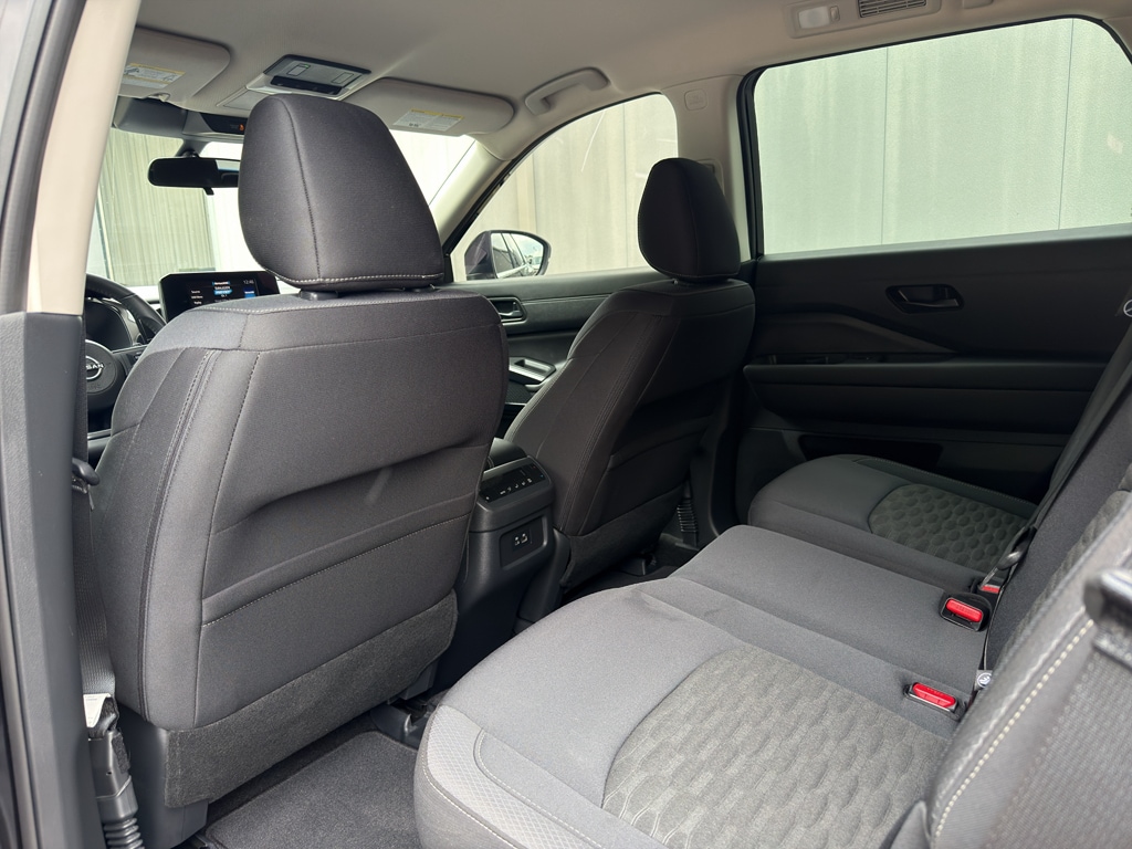 2025 Nissan Pathfinder SV - Photo 14