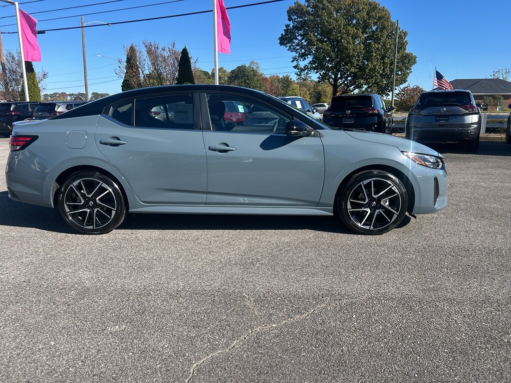 2025 Nissan Sentra SR photo 2