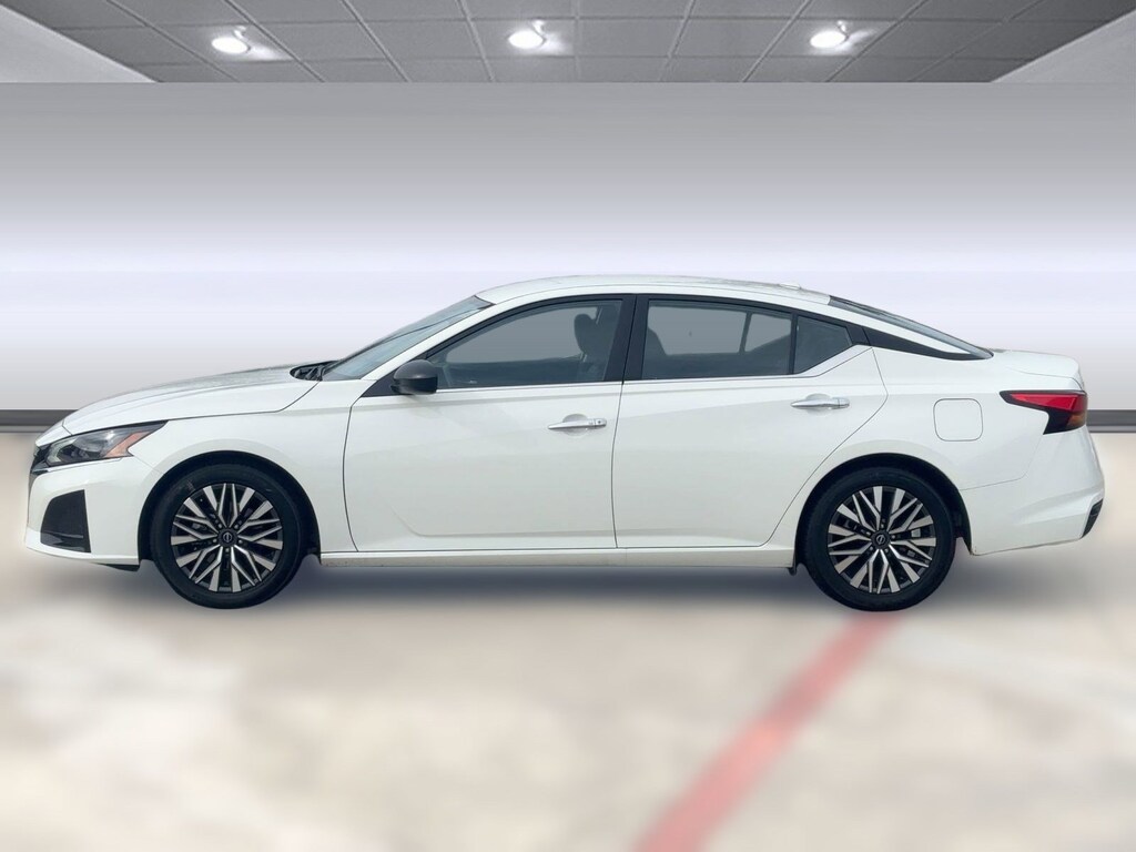Used 2025 Nissan Altima SV Sedan