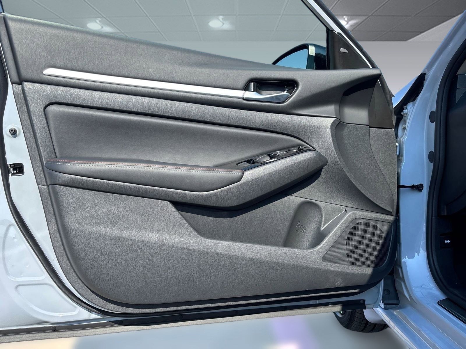 2025 Nissan Altima SR - Photo 22