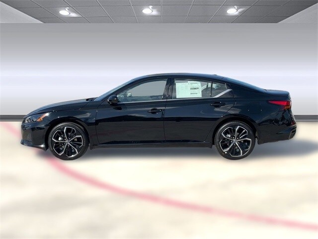 2025 Nissan Altima SR photo 2