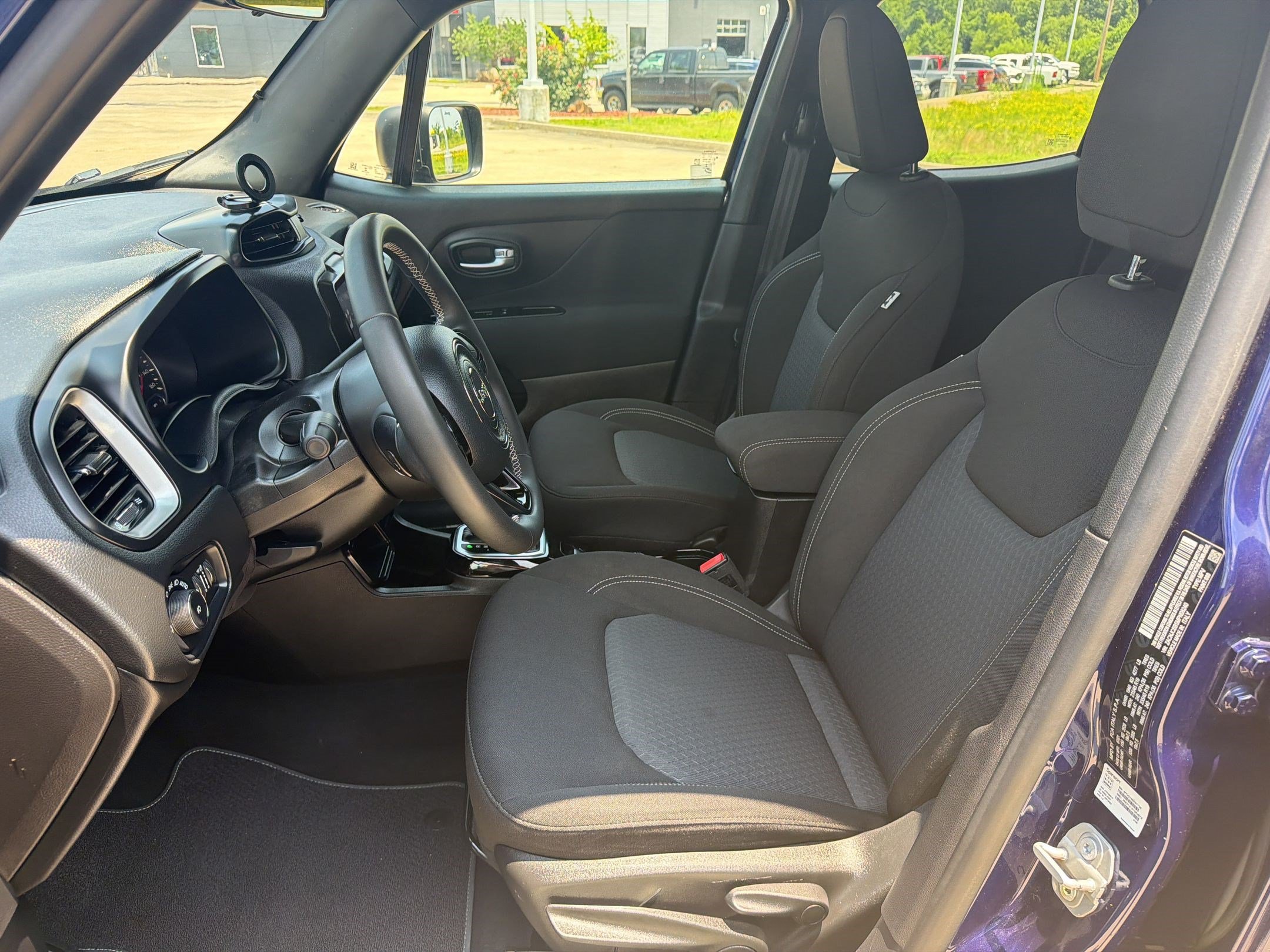 Renegade Latitude SUV