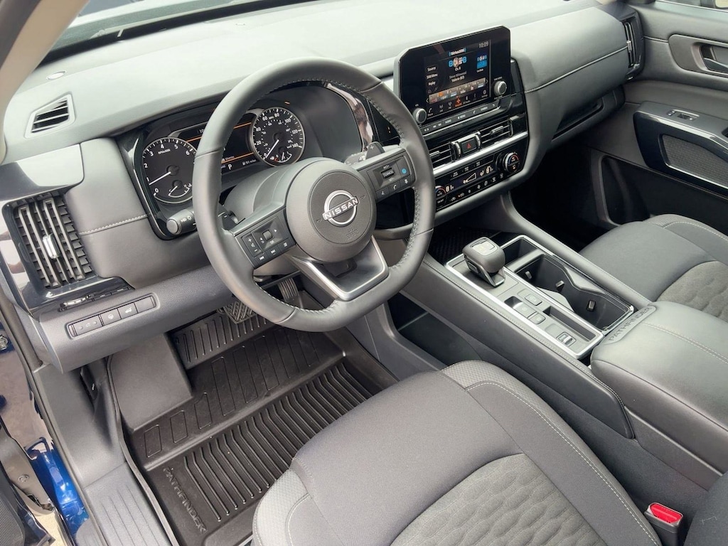 Used 2025 Nissan Pathfinder SV SUV