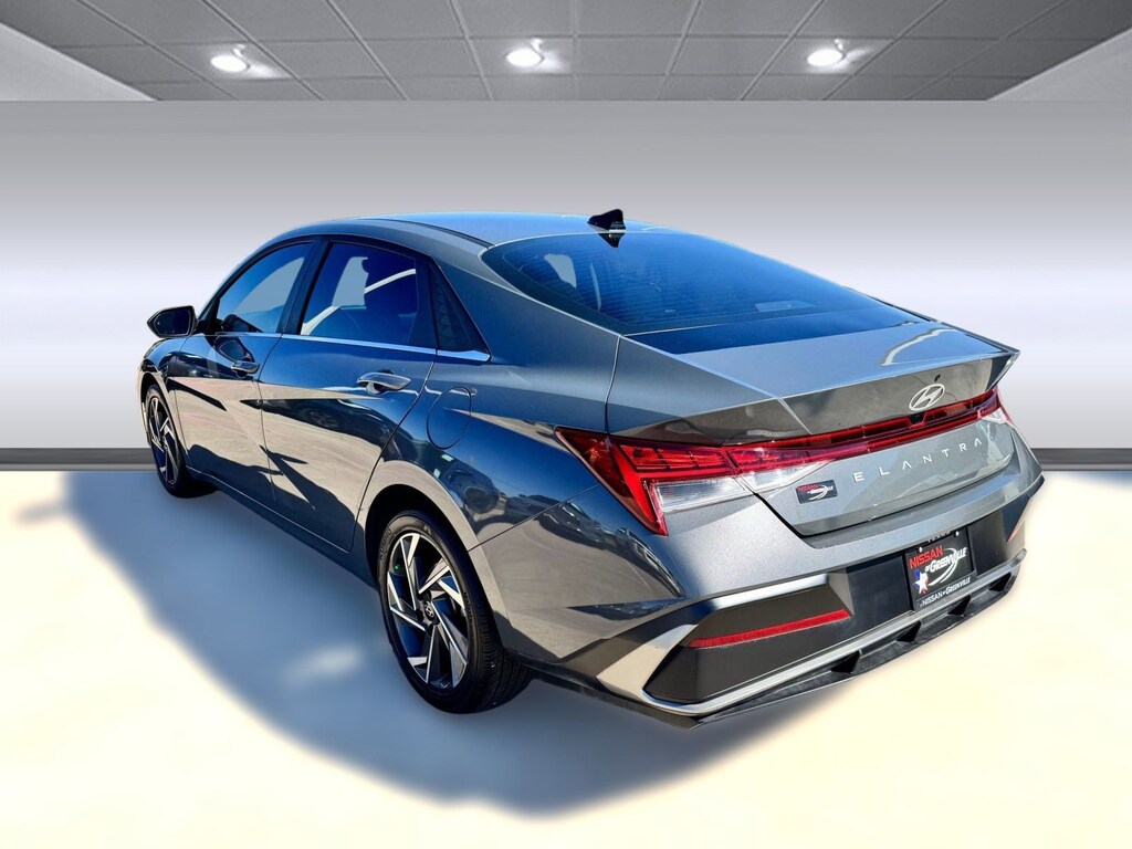 Used 2025 Hyundai Elantra SEL Convenience Sedan