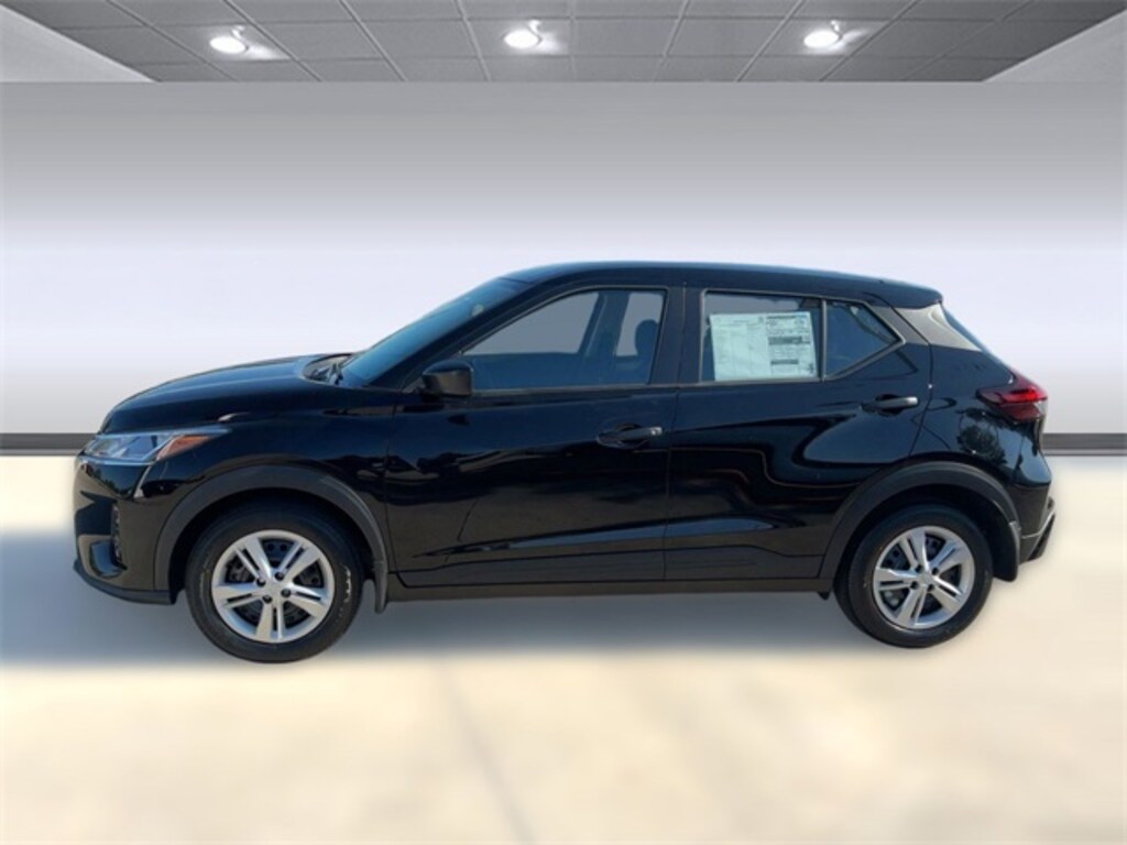New 2025 Nissan Kicks Play S SUV