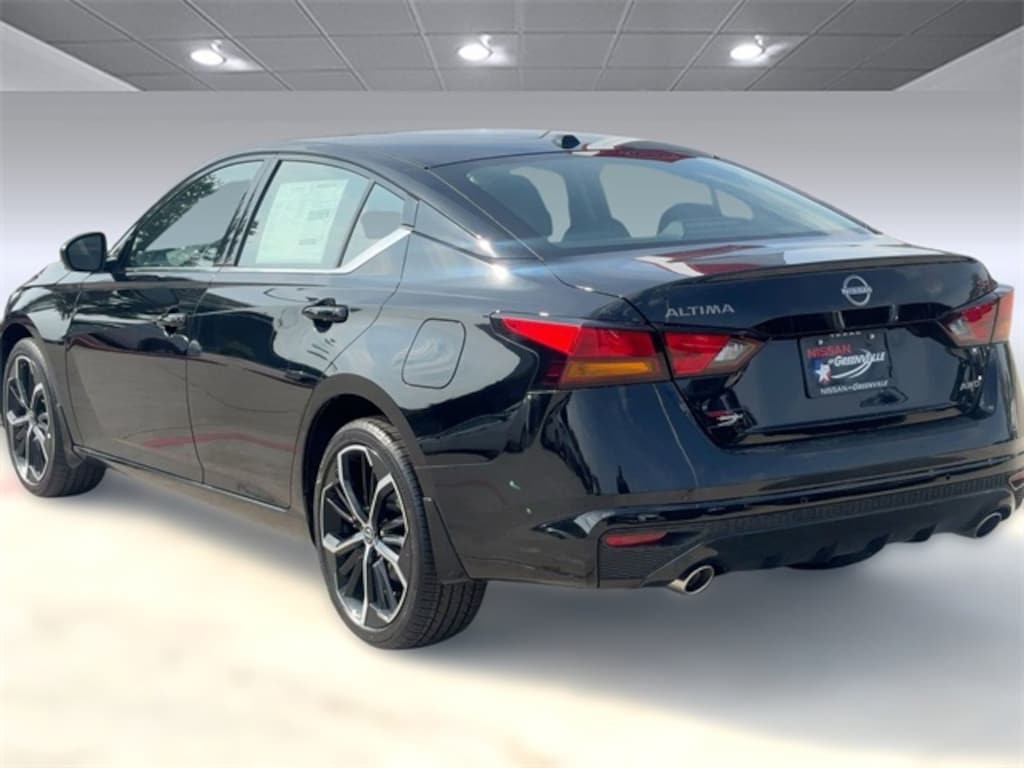 New 2025 Nissan Altima SR Sedan