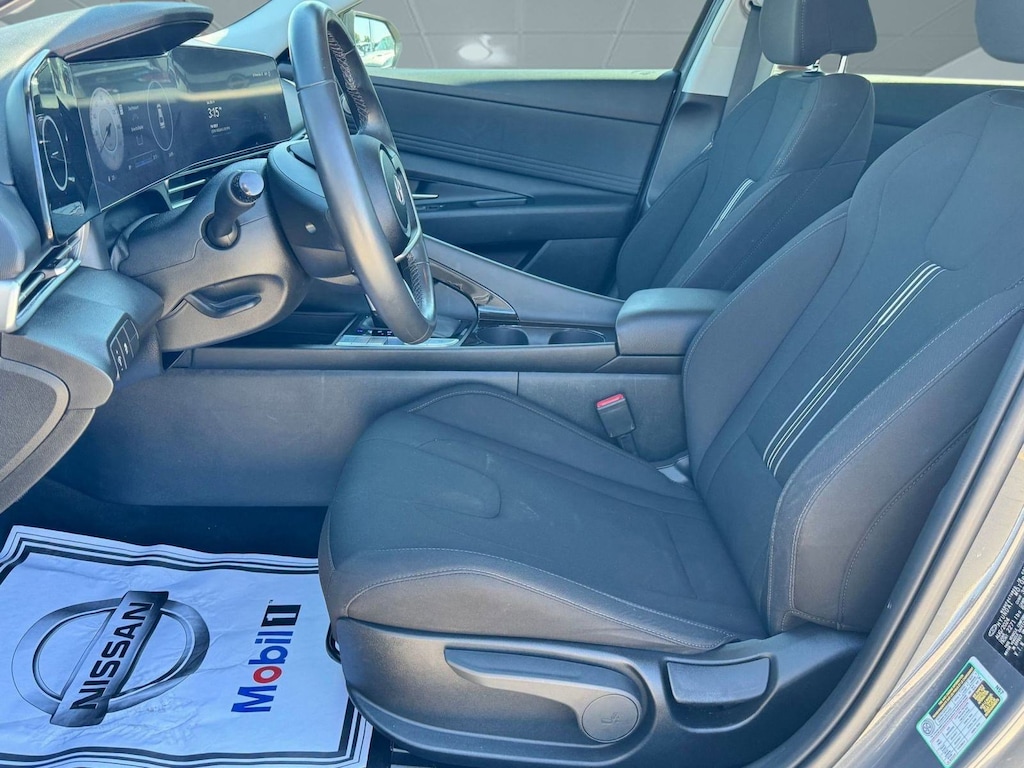 Used 2025 Hyundai Elantra SEL Convenience Sedan