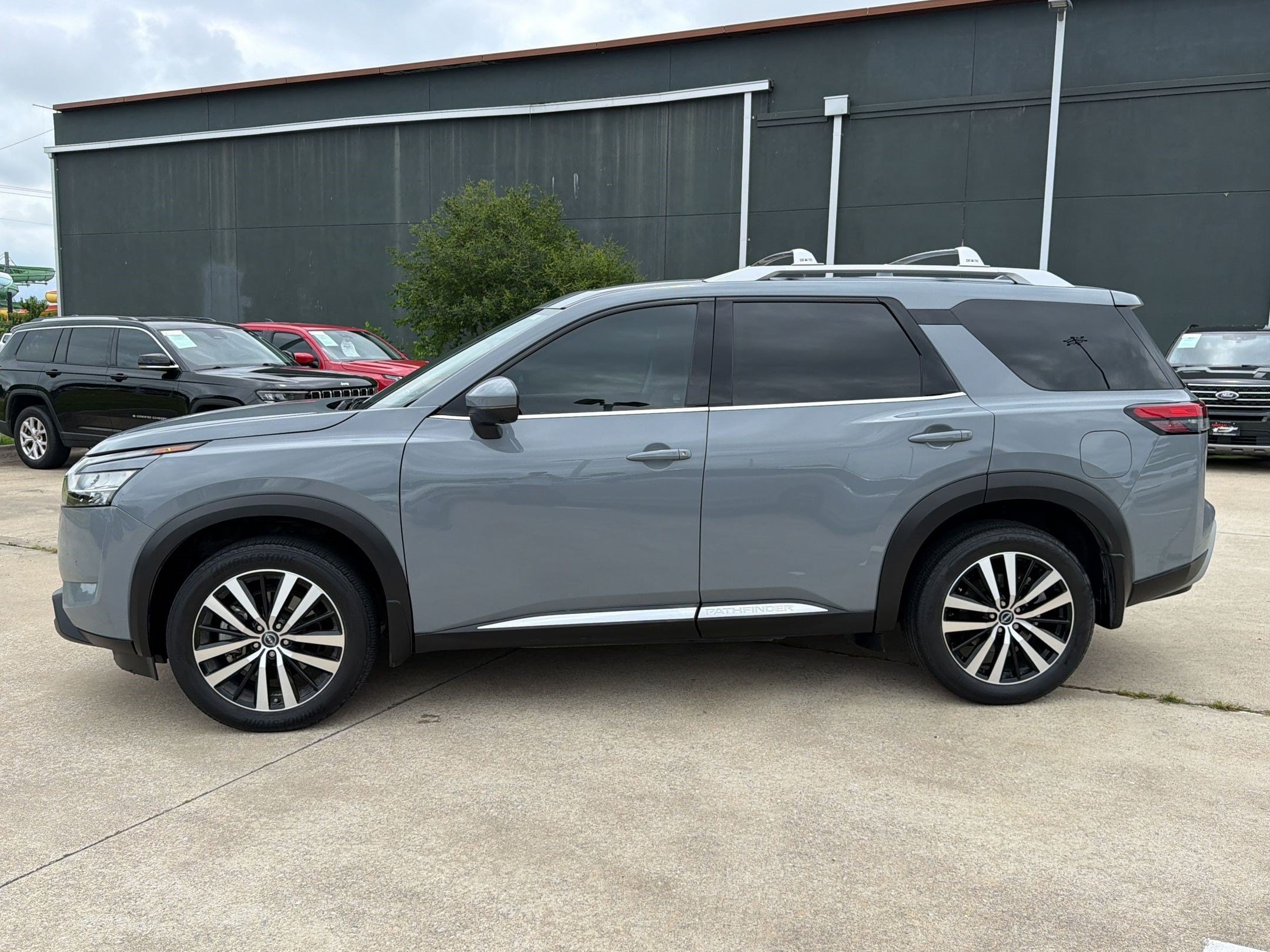 Pathfinder Platinum SUV