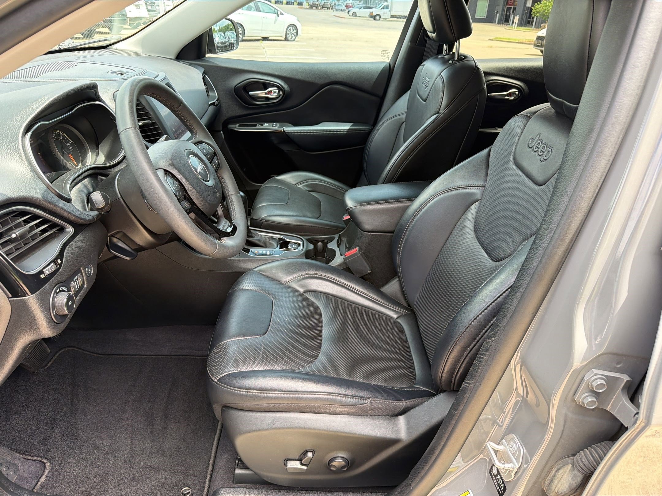 Cherokee Altitude Lux SUV