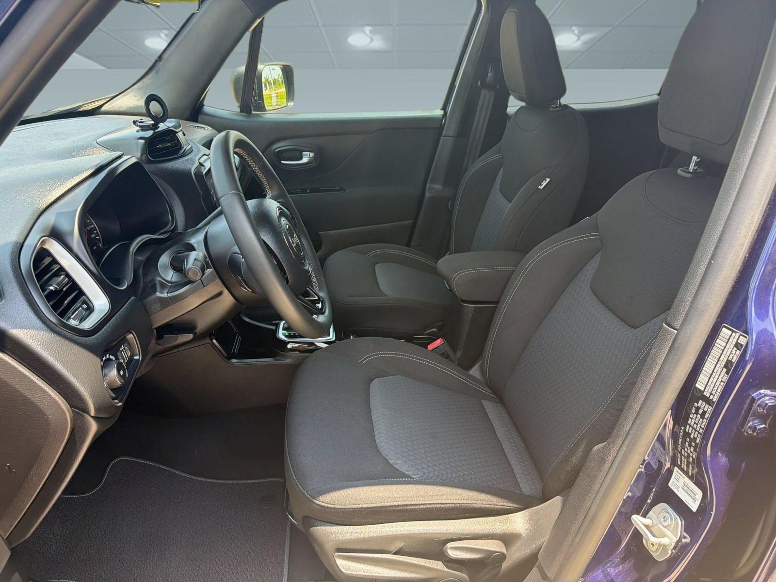 Renegade Latitude SUV
