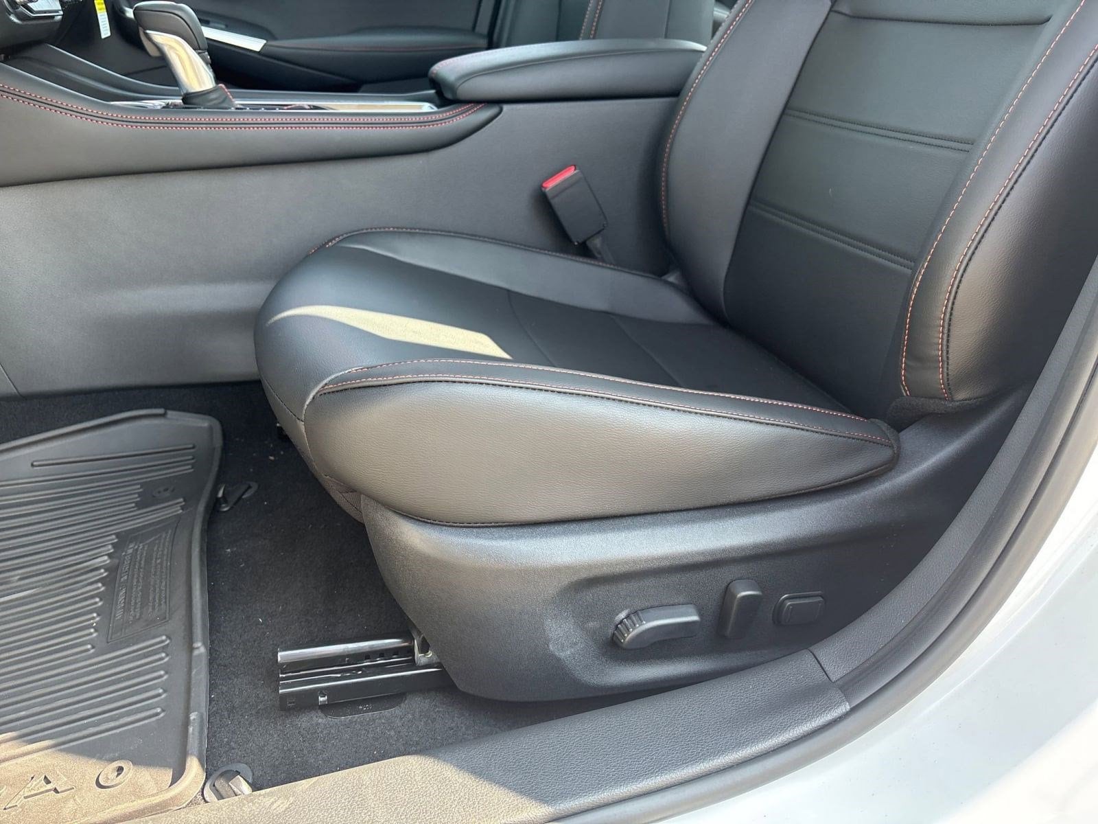 2025 Nissan Sentra SR - Photo 15
