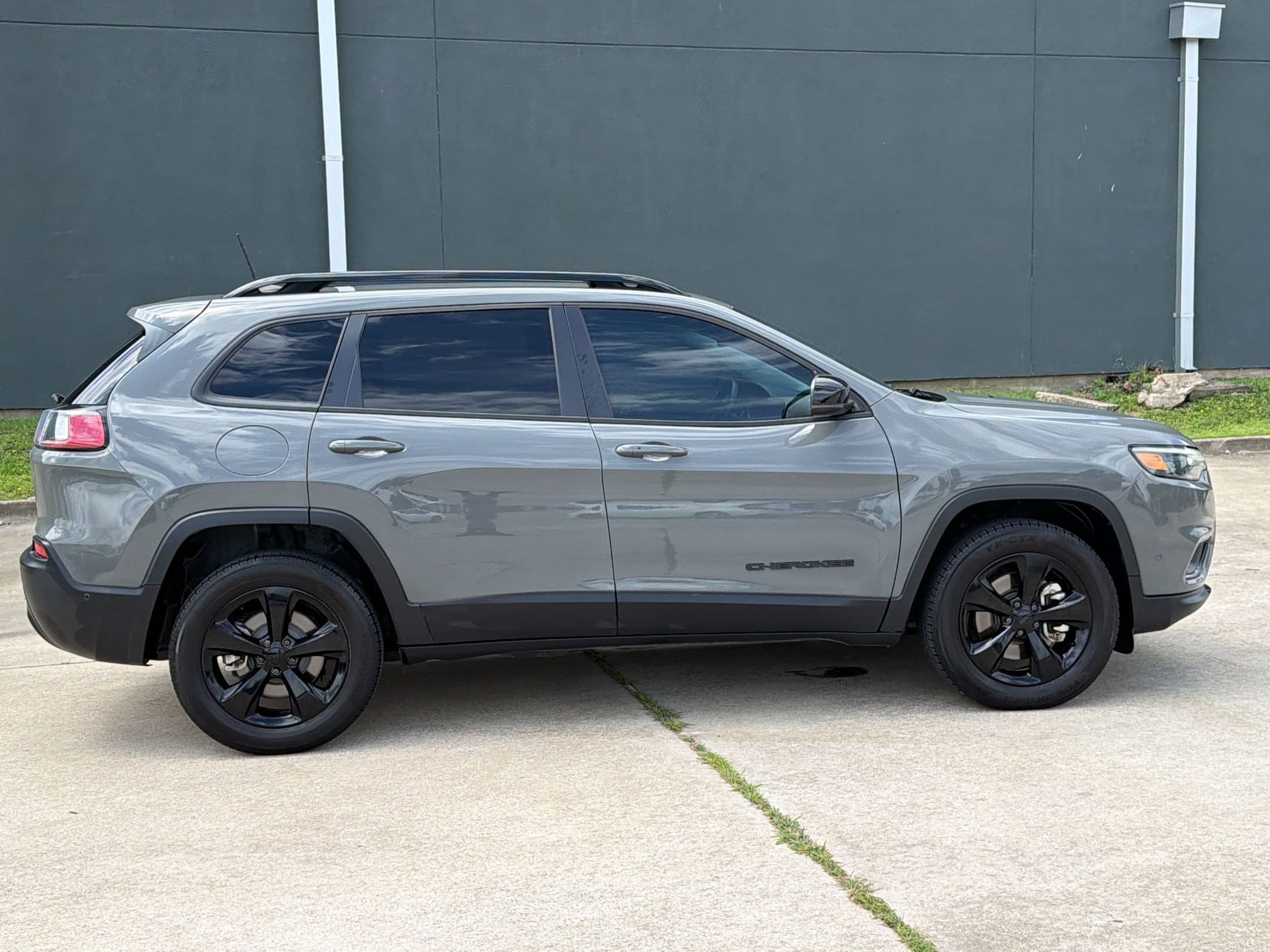 Cherokee Altitude Lux SUV