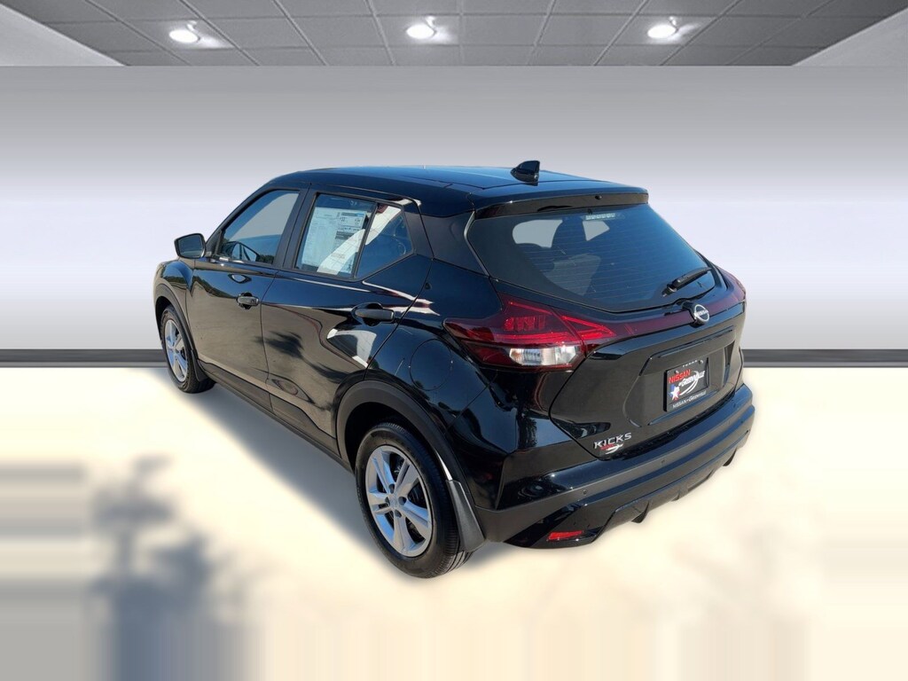 New 2025 Nissan Kicks Play S SUV