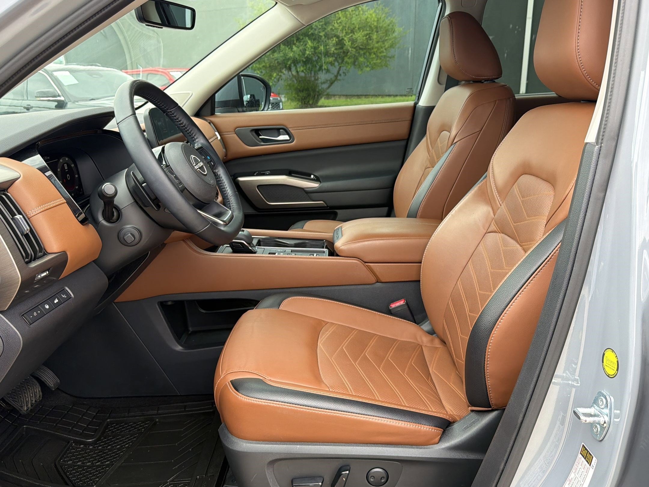 Pathfinder Platinum SUV