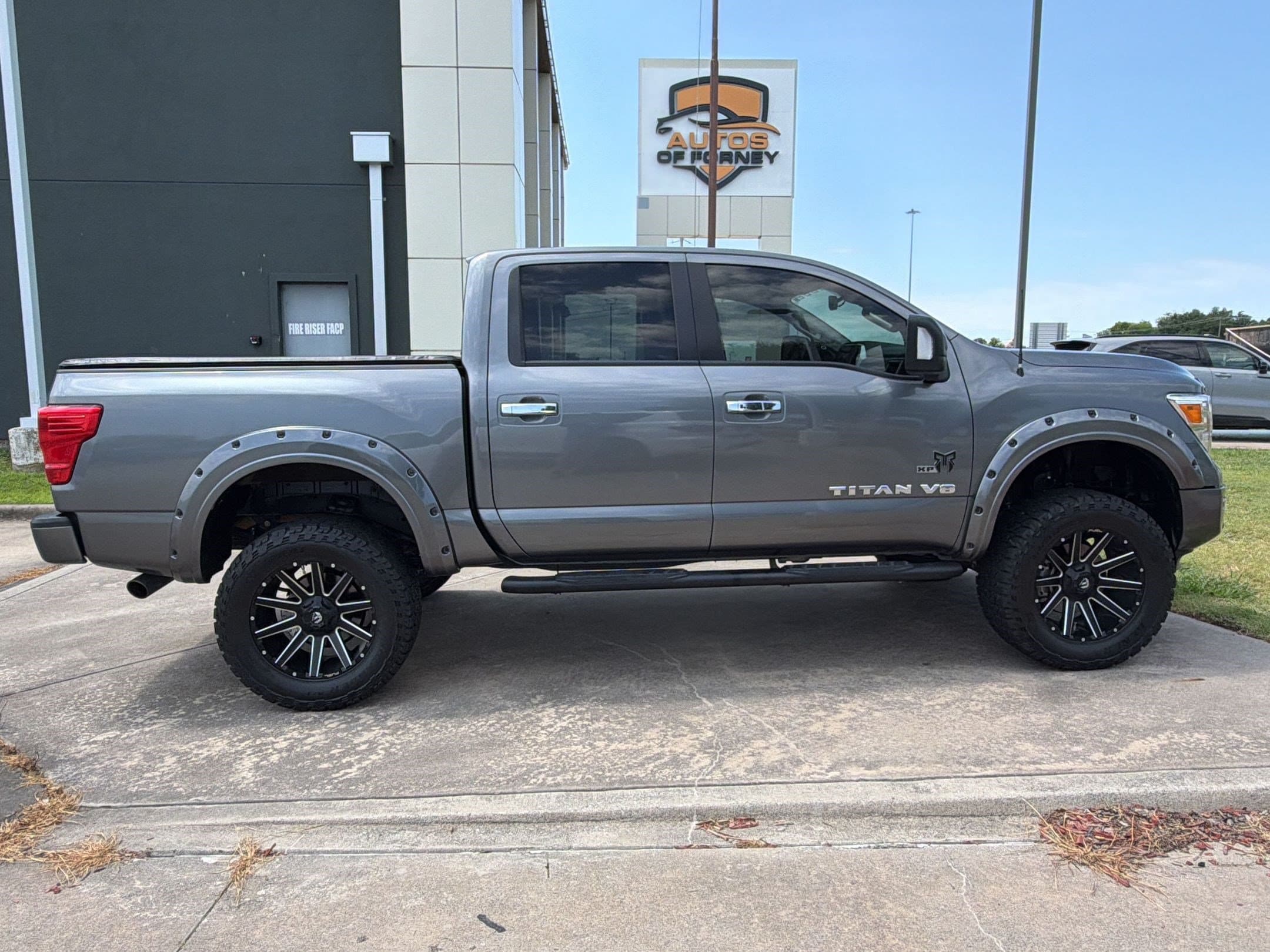 Titan SV Truck Crew Cab