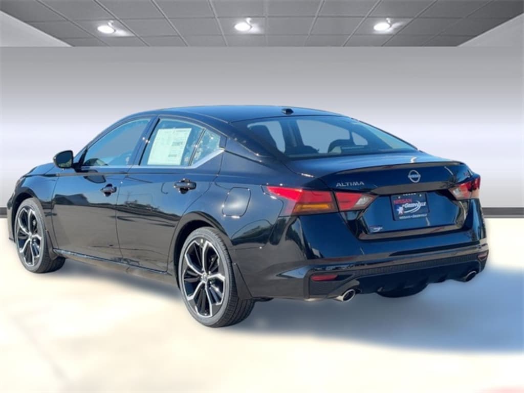 New 2025 Nissan Altima SR Sedan