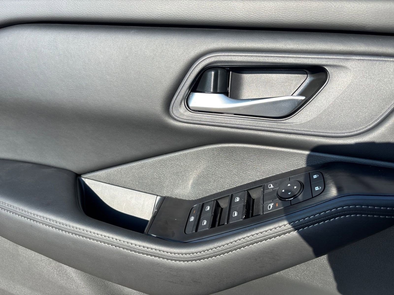 2026 Nissan Rogue SV - Photo 14