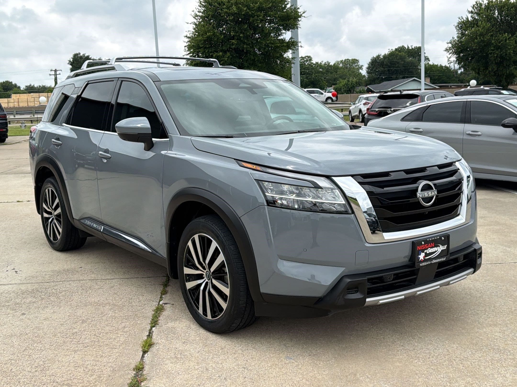 Pathfinder Platinum SUV