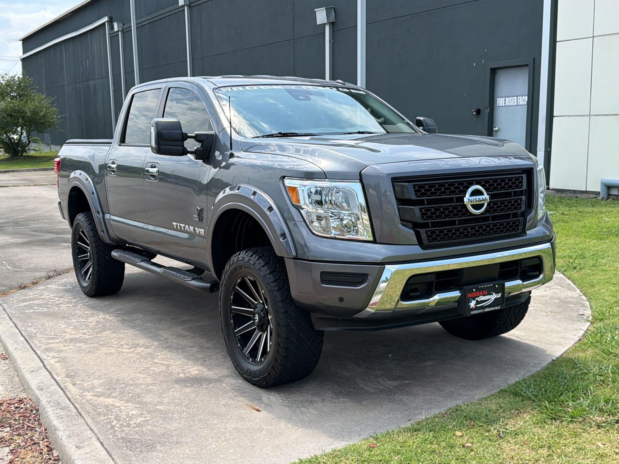 Titan SV Truck Crew Cab