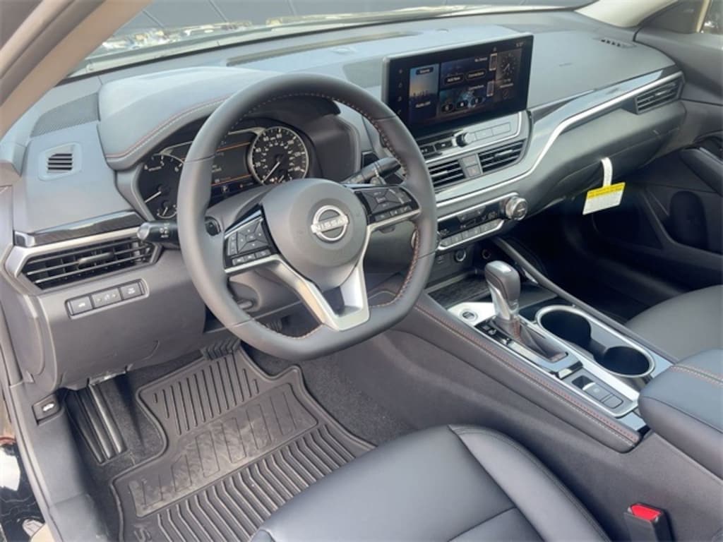 New 2025 Nissan Altima SR Sedan