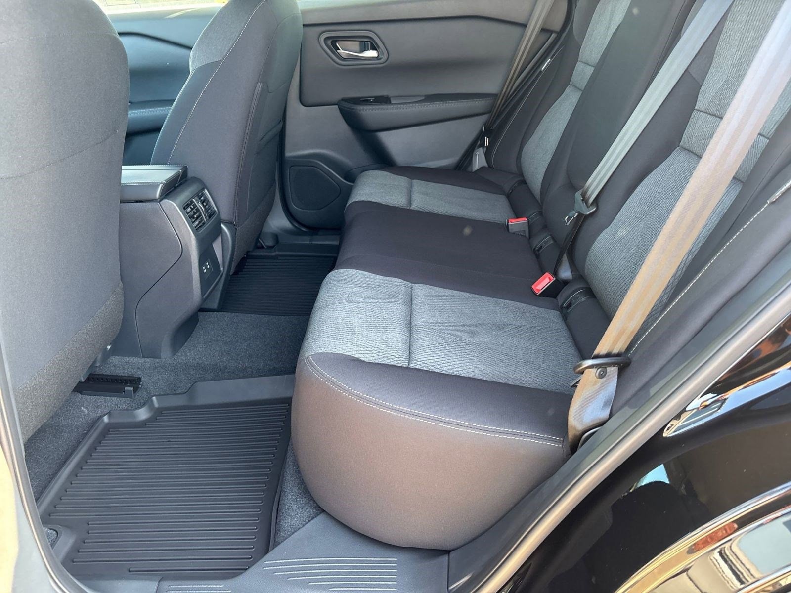 2026 Nissan Rogue SV - Photo 15