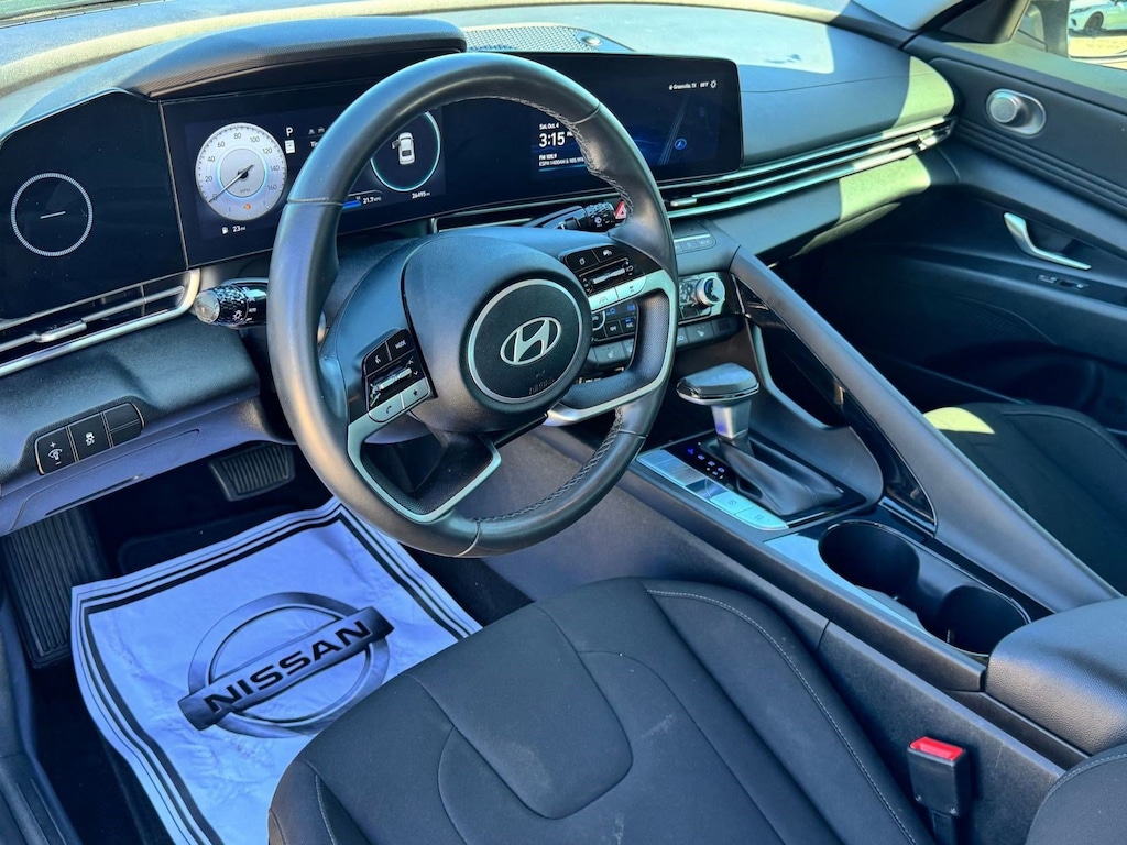 Used 2025 Hyundai Elantra SEL Convenience Sedan