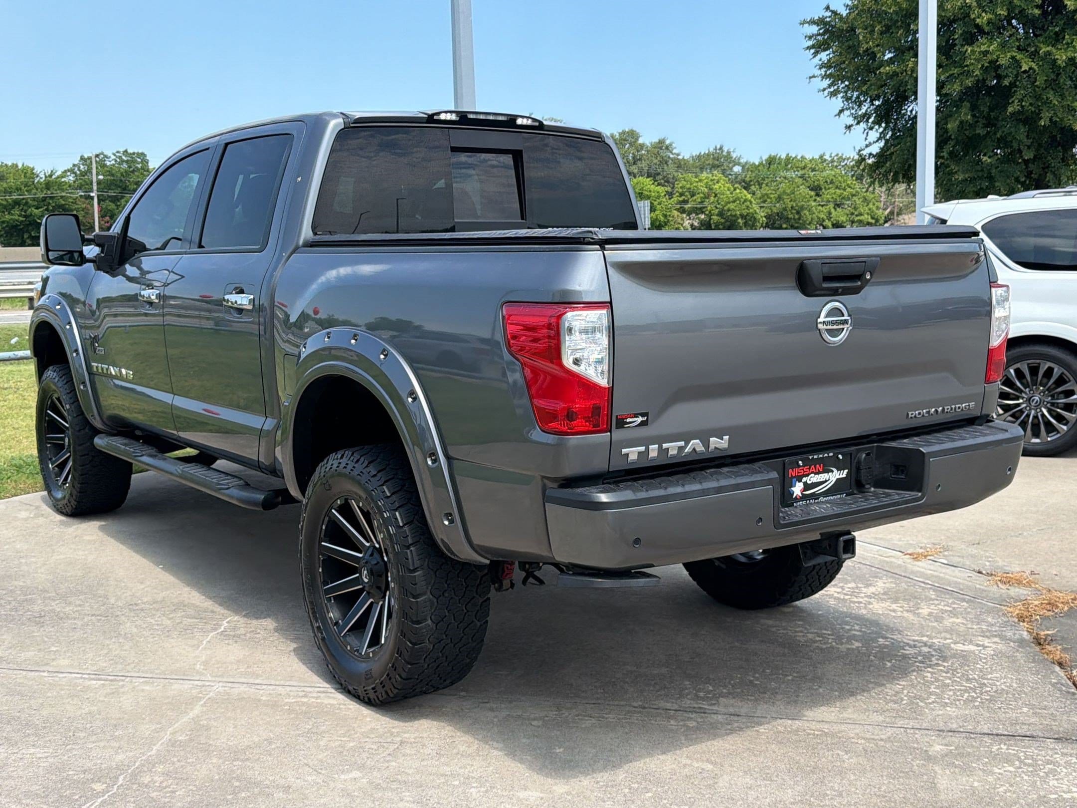 Titan SV Truck Crew Cab