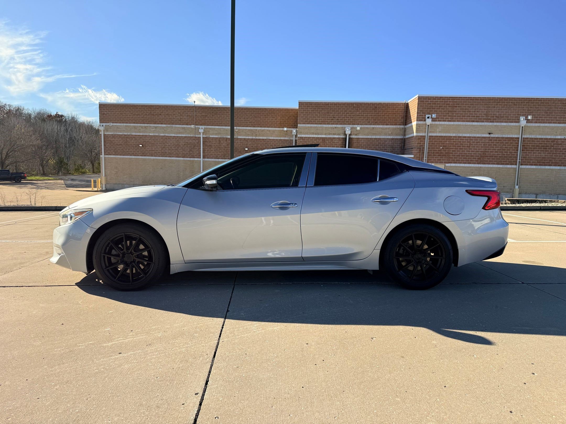 2017 Nissan Maxima Platinum photo 2