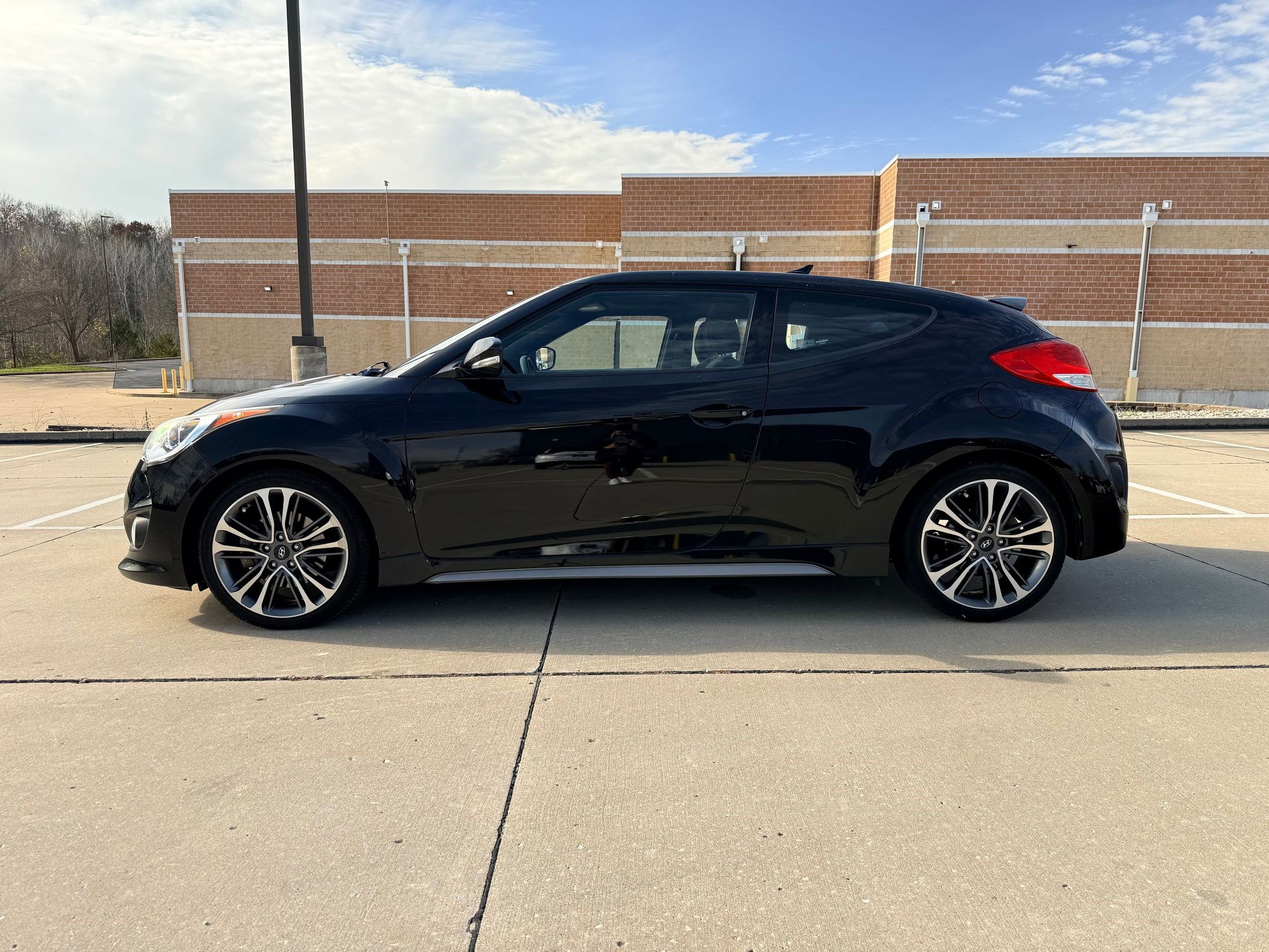 2016 Hyundai Veloster Turbo photo 2
