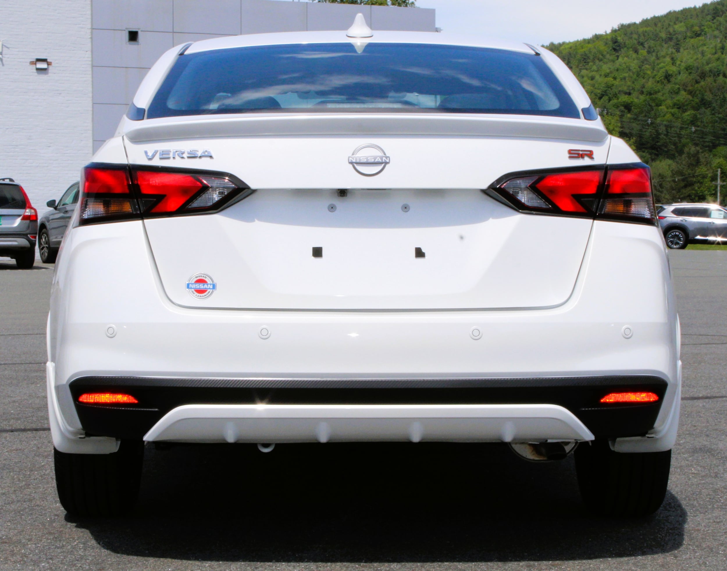 2025 Nissan Versa Sedan SR - Photo 8