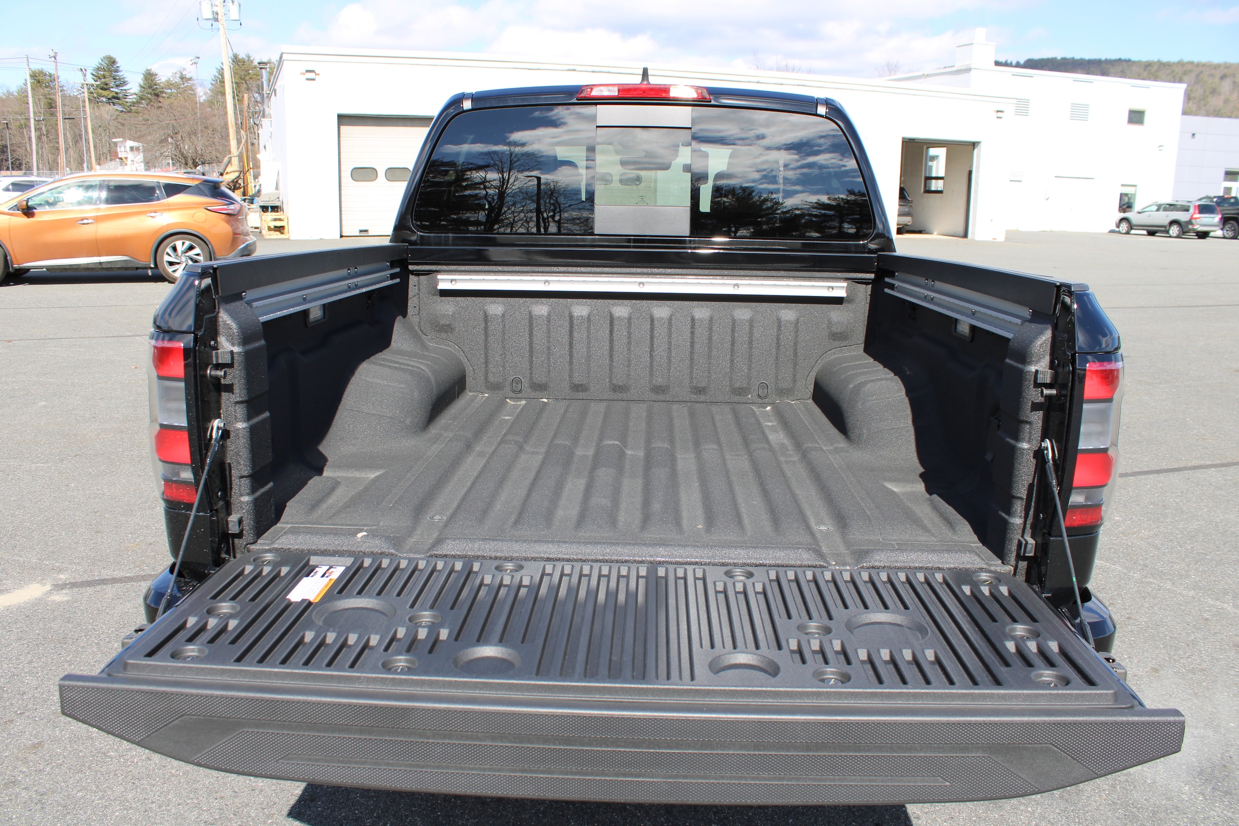 2025 Nissan Frontier PRO-4X - Photo 8
