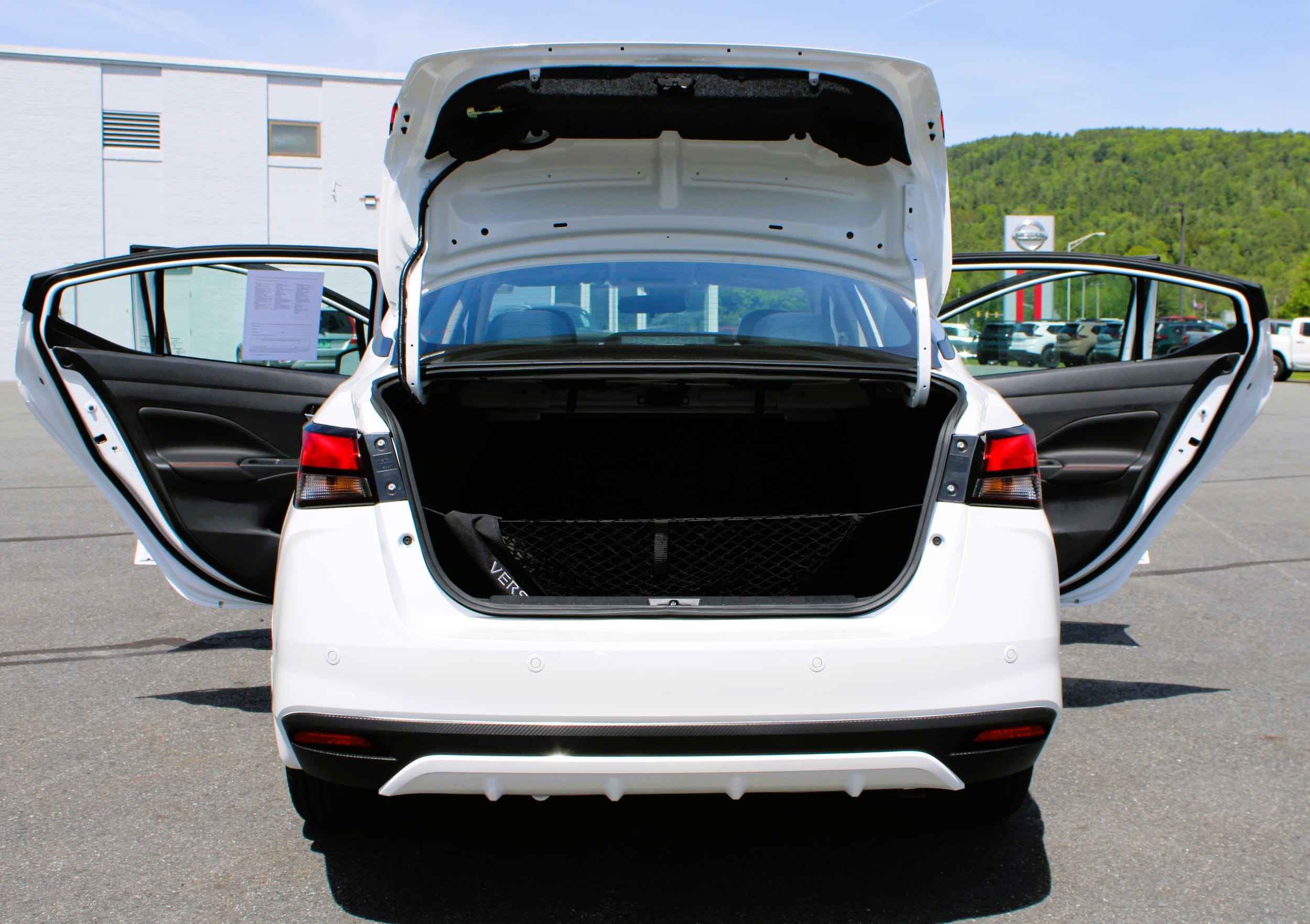2025 Nissan Versa Sedan SR - Photo 20