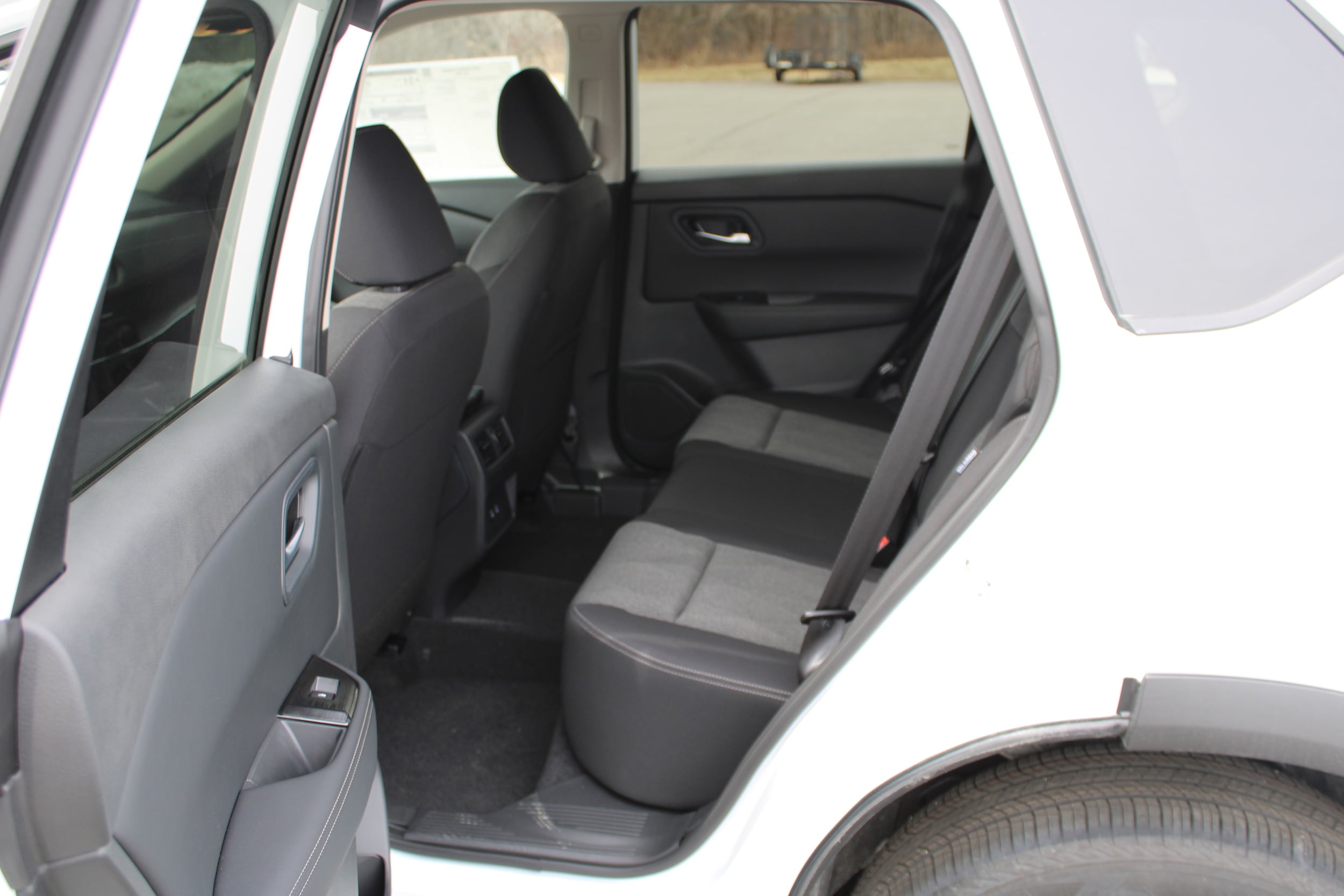 2025 Nissan Rogue SV - Photo 9