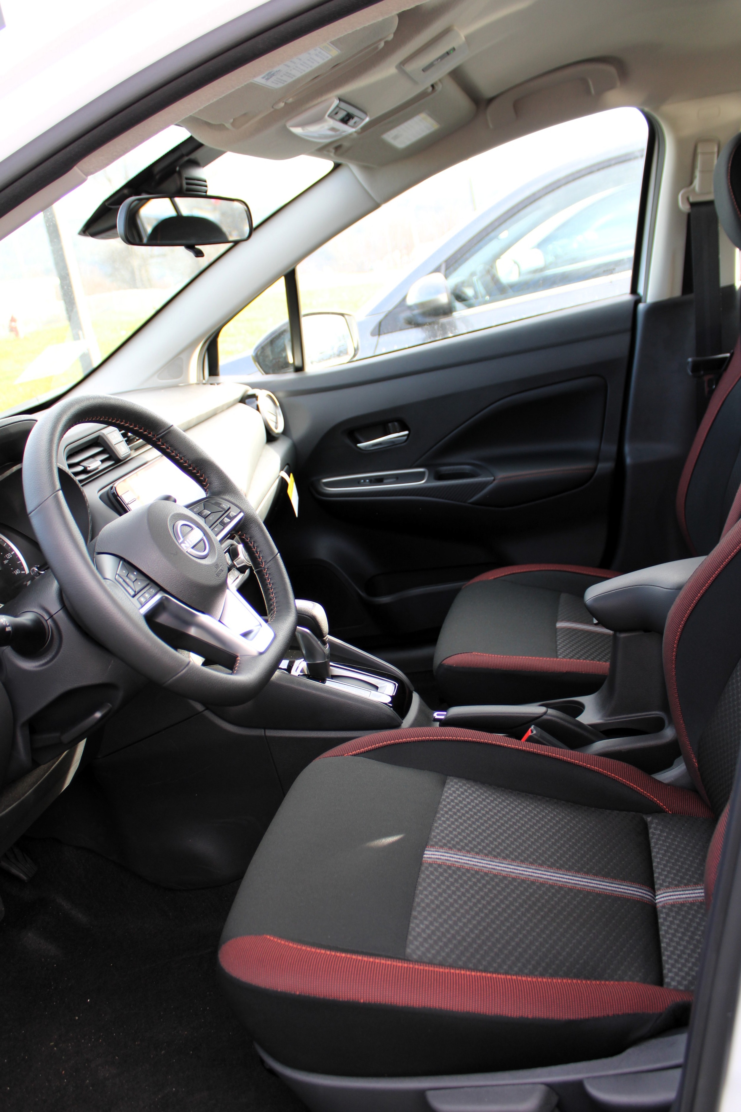 2025 Nissan Versa Sedan SR - Photo 7