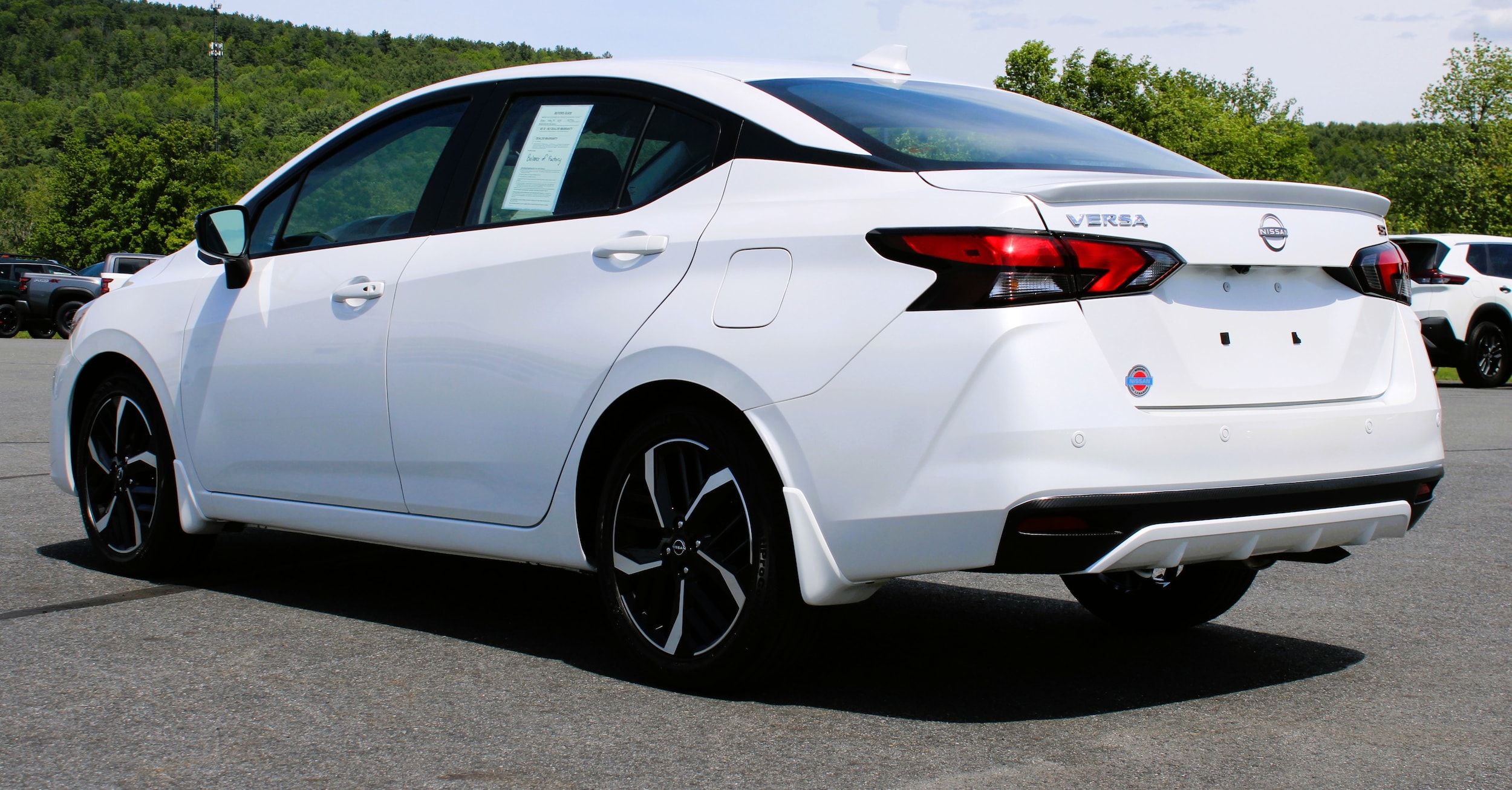 2025 Nissan Versa Sedan SR - Photo 10