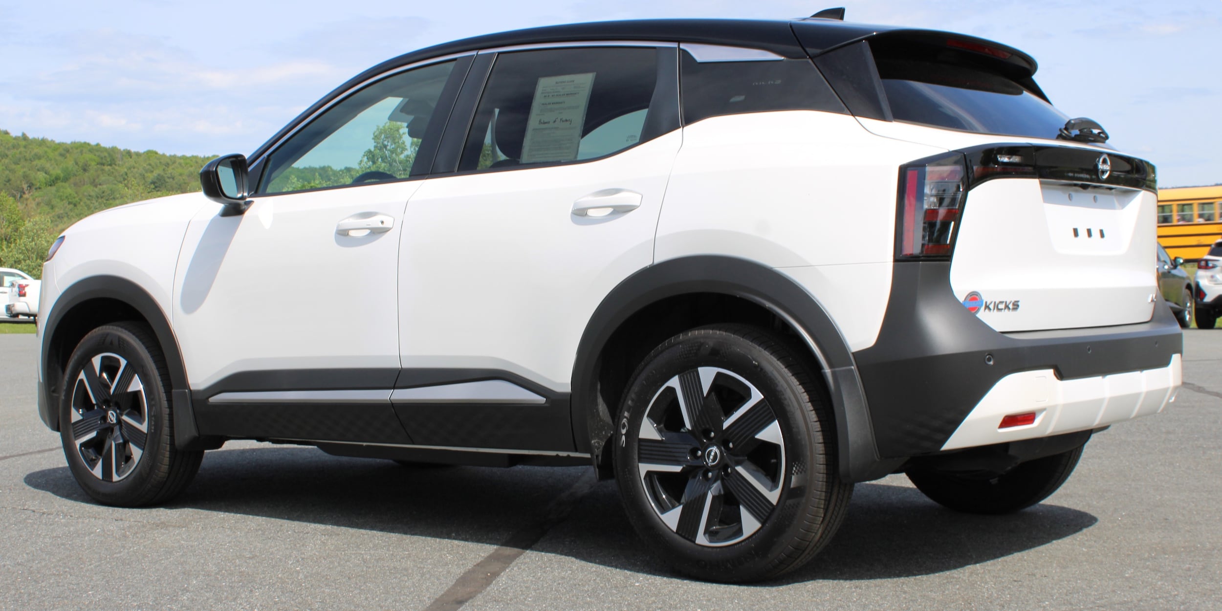 2025 Nissan Kicks SV AWD - Photo 9